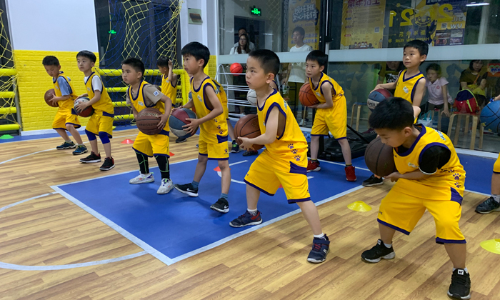 小學(xué)生籃球夏令營報(bào)名哪家好