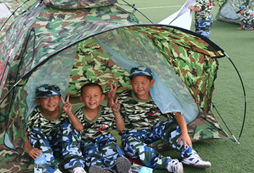 在老兵少將軍事訓(xùn)練營享受繽紛快樂童年
