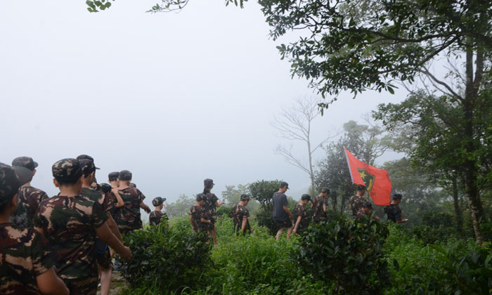 開始下山了
