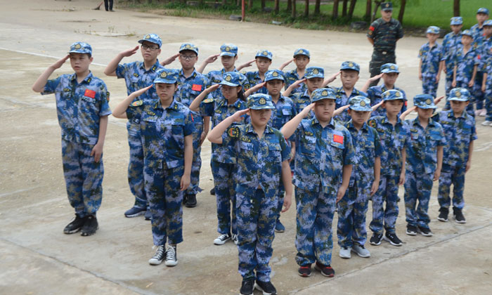 練習(xí)軍禮