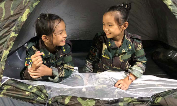 我們在帳篷里