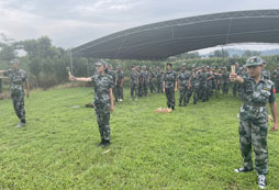 選擇礪劍軍事夏令營(yíng)度過完美暑假！