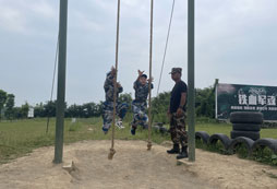 礪劍軍事夏令營(yíng)幫助孩子實(shí)現(xiàn)蛻變