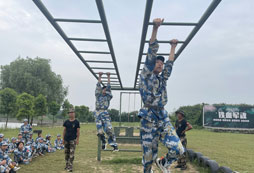礪劍軍事夏令營針對孩子特點進行訓練