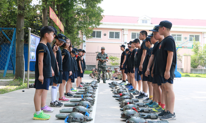 領(lǐng)袖少年軍事夏令營(yíng)
