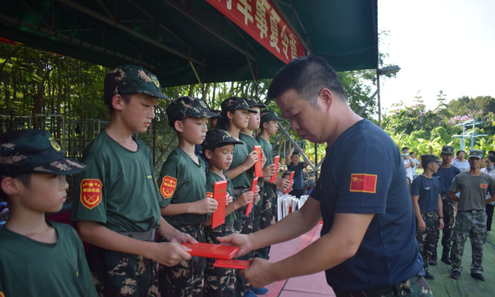 軍事勵(lì)志夏令營(yíng)多少錢(qián)