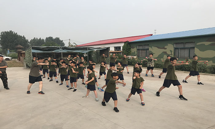 軍事拓展訓(xùn)練