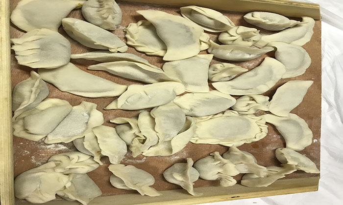 一起包餃子