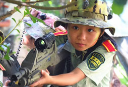 青少年參加六安軍事夏令營(yíng)學(xué)會(huì)尊重與堅(jiān)持