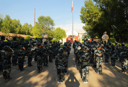 瀘州軍事夏令營(yíng)活動(dòng)來(lái)磨煉青少年的意志