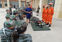 呂梁青少年夏令營實(shí)現(xiàn)孩子軍人夢想