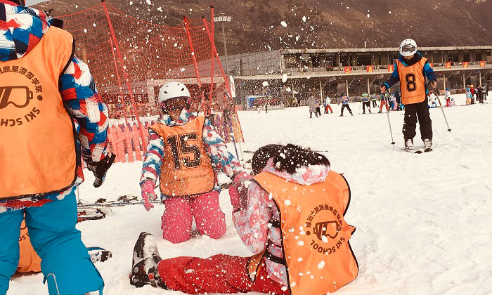 打雪仗