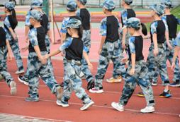 走正步