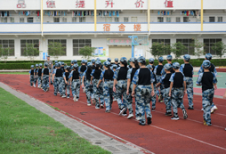 大家排列整齊