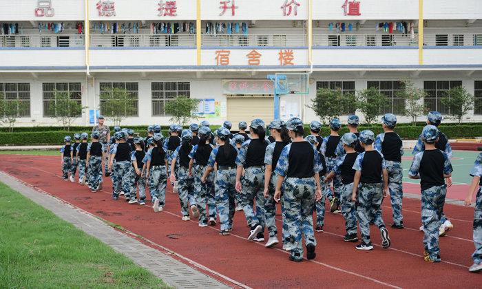 大家排列整齊