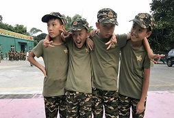 參加深圳領(lǐng)袖童軍夏令營培養(yǎng)孩子的獨(dú)立自主能力