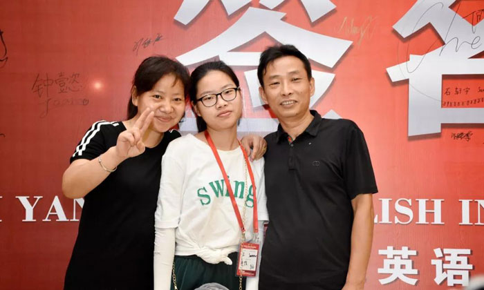 簽名儀式現(xiàn)場