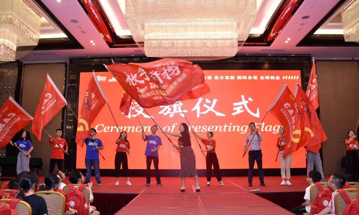 李陽(yáng)瘋狂英語(yǔ)開(kāi)營(yíng)儀式