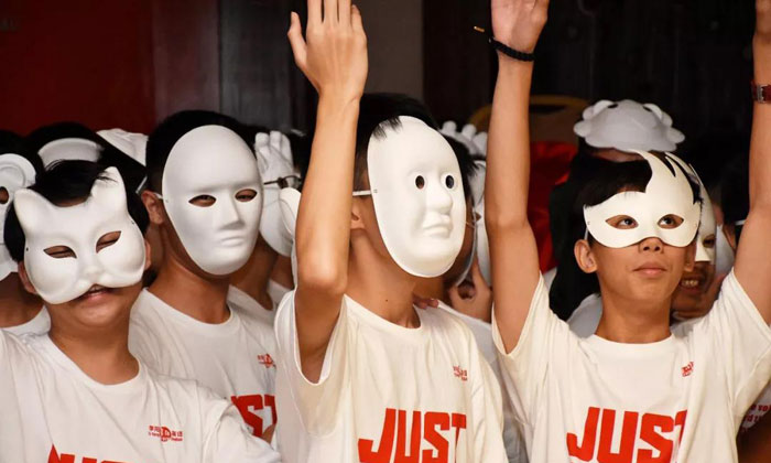 化妝晚會進(jìn)行時