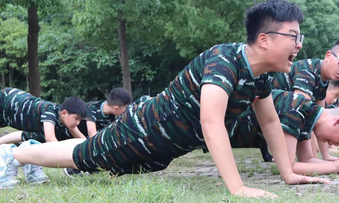 上海青少年軍事特訓(xùn)營(yíng)