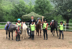 參加2024青少年馬術(shù)夏令營對成長有什么好處？