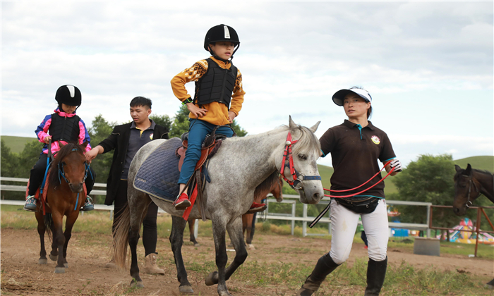 青少年馬術(shù)夏令營(yíng)如何選擇