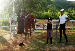 如何為孩子選擇一個(gè)好的馬術(shù)夏令營(yíng)？