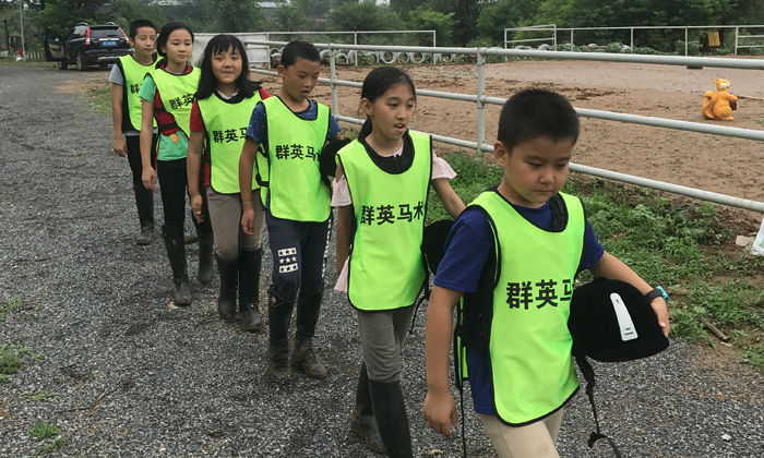 青少年馬術夏令營