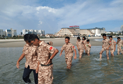 海灘玩耍