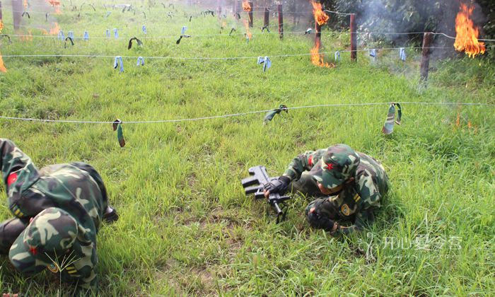 參加迷彩少年軍事夏令營讓孩子在活動(dòng)中改變
