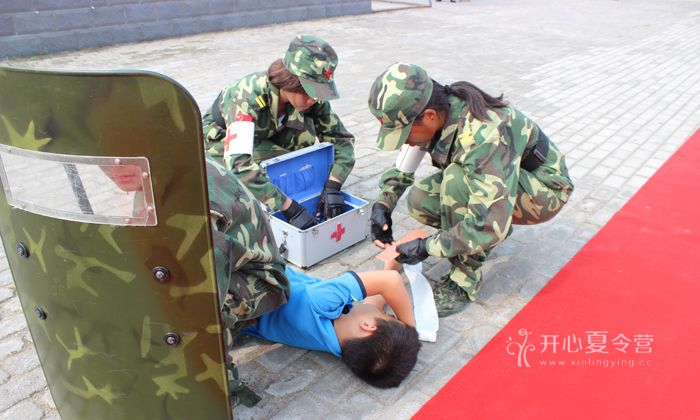 迷彩少年軍事夏令營給孩子一個(gè)成長的機(jī)會(huì)