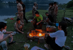 迷彩少年軍事夏令營教些什么？