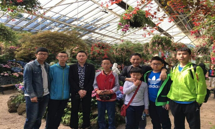 碼高機(jī)器人VEX亞洲錦標(biāo)賽戰(zhàn)隊(duì)凱旋歸來