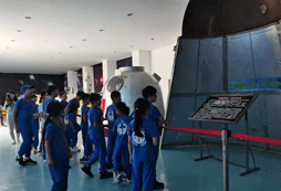 參加綿陽青少年夏令營激發(fā)孩子的航天軍事夢想
