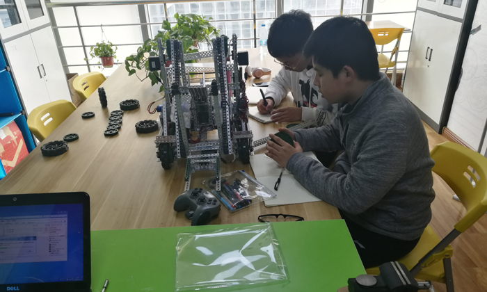 米粒機(jī)器人給青少年舉一反三的機(jī)會