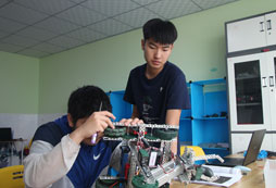 米粒機器人夏令營的團隊怎么樣？