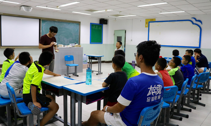 家長在選擇暑期魔術(shù)夏令營的時候需要注意什么.jpg