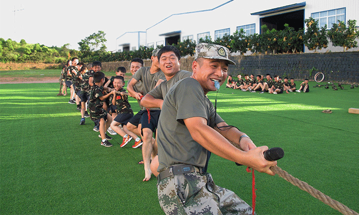 南昌小學(xué)生軍事夏令營.gif
