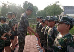 南京軍旅夏令營幫助改正孩子貪玩的毛病