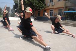 這個(gè)假期，一場(chǎng)針對(duì)女生的軍事?tīng)I(yíng)正式開(kāi)始！