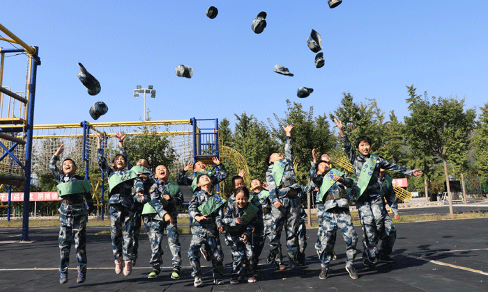 青少年參加內(nèi)蒙古軍事夏令營(yíng)的優(yōu)勢(shì)，.gif