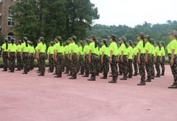 赤峰軍訓(xùn)夏令營塑造健康性格