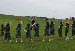 內蒙古赤峰軍旅夏令營磨煉孩子意志！