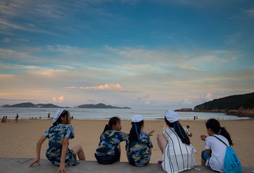 參加內(nèi)蒙古小學(xué)生夏令營點燃夏日激情