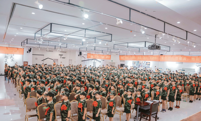 華南軍事夏令營吹響起了號角！.gif