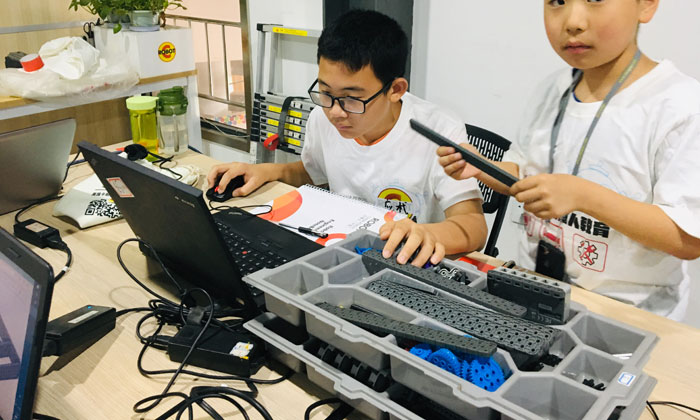 寧夏機器人夏令營對孩子成長有什么幫助？.jpg