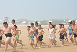 在海邊跑步