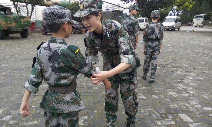 卷起袖口