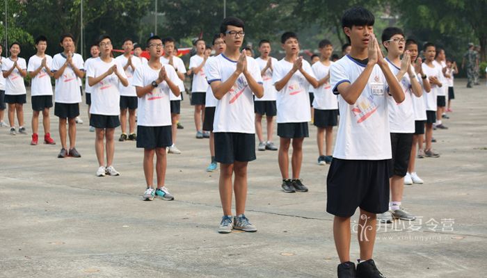 來(lái)軍事夏令營(yíng)鍛煉自己的素質(zhì)