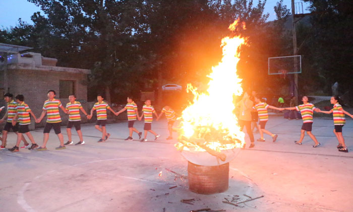 在奧德曼夏令營(yíng)聯(lián)歡